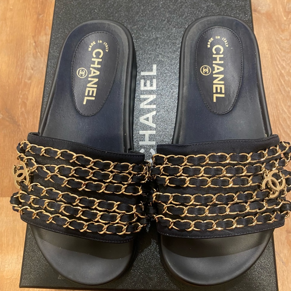 CHANEL Navy and Gold Chain Slide Sandals